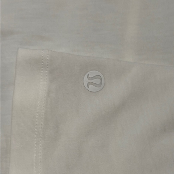 Lululemon Athletica Cream Sleeveless Muscle Tee with Mandarin Collar - Picture 2 of 8